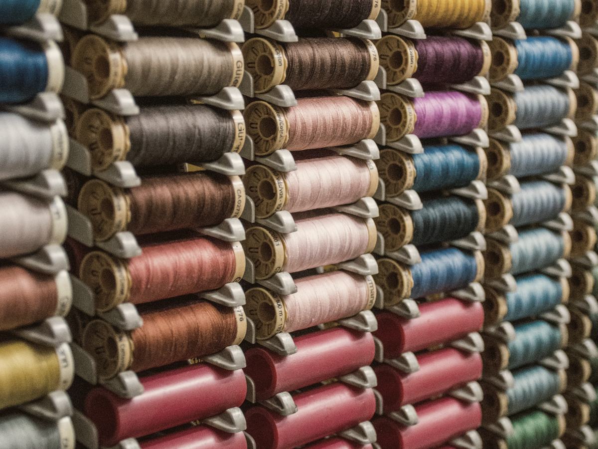 Bobines de fil, atelier Maison Blaise